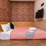 B Street Hotel
