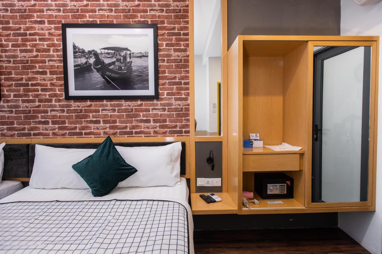 Hotel B Street 2*