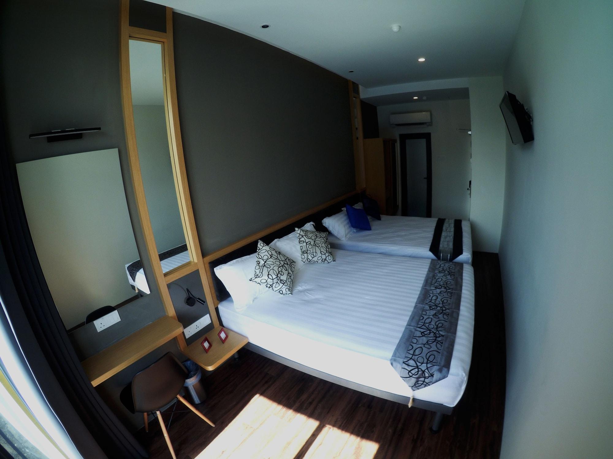 B Street Hotel