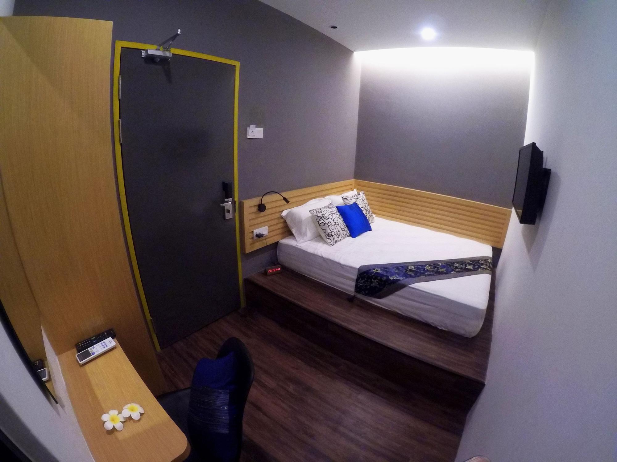 B Street Hotel 2*