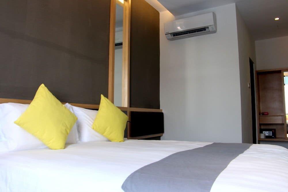 Hotel B Street 2*